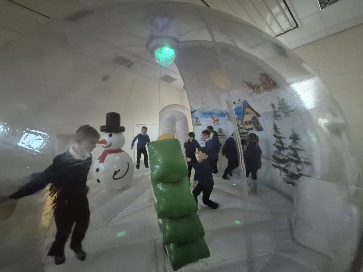 TPAYear3_4CN's tweet photo. We loved completing our sponsored bounce in the snow globe as well. 🎄☃️❄️ @DeltaTheParks @TPAWorkingPart1 https://t.co/SvypTHPoCs