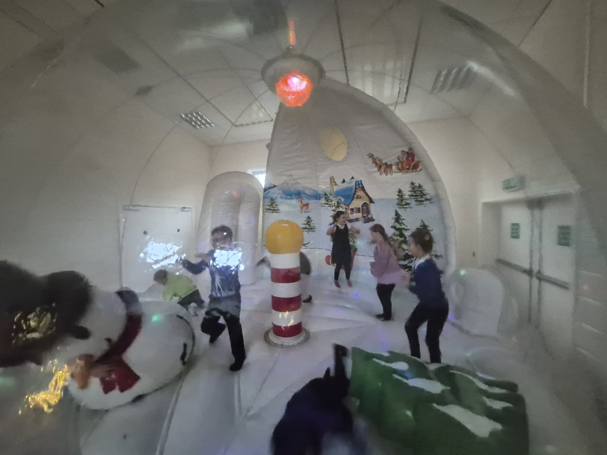 TPAYear3_4CN's tweet photo. We loved completing our sponsored bounce in the snow globe as well. 🎄☃️❄️ @DeltaTheParks @TPAWorkingPart1 https://t.co/SvypTHPoCs