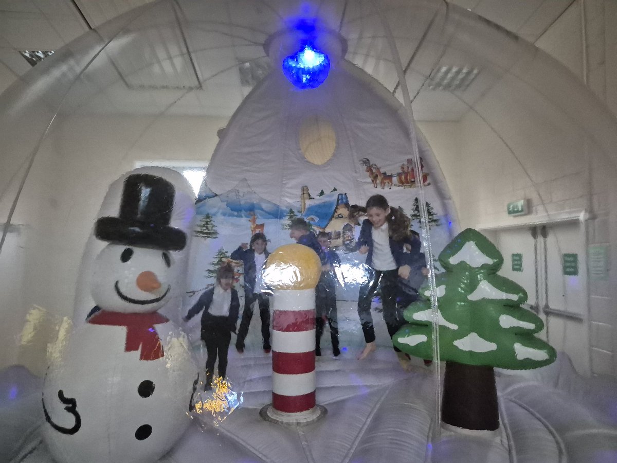 TPAYear3_4CN's tweet photo. We loved completing our sponsored bounce in the snow globe as well. 🎄☃️❄️ @DeltaTheParks @TPAWorkingPart1 https://t.co/SvypTHPoCs