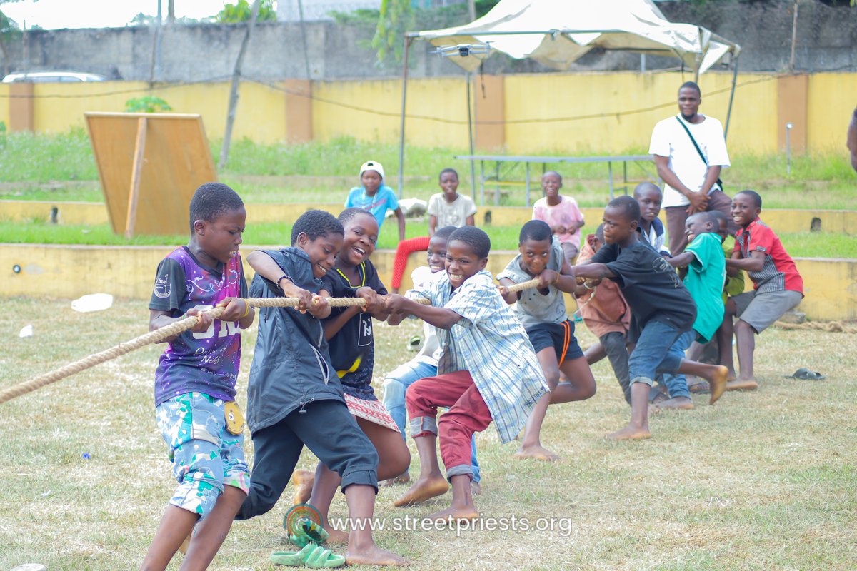 StreetPriests's tweet photo. The Christmas Party’ 2024 is one we wouldn’t forget in a hurry. The smiles on the children’s faces, the joy in the hearts of the volunteers, the atmosphere all coming together for that one special moment. https://t.co/gwFPsKpGFa