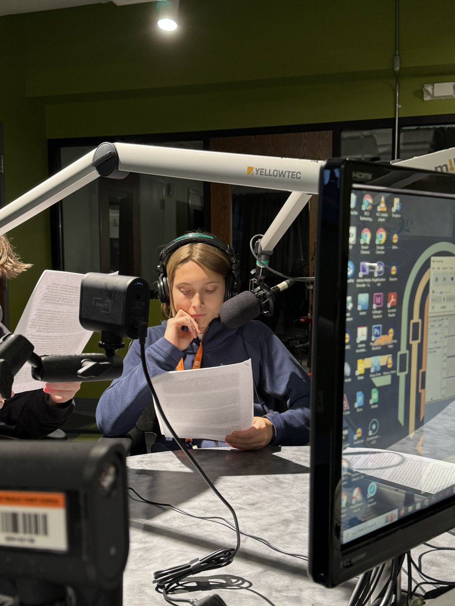 josh_morris65's tweet image. Day 2 with 8th graders @OcoeeMiddle1 w/ Mrs. Weir and Mrs Lewis did not disappoint! Such a great time podcasting! So many possibilities! #bcstech