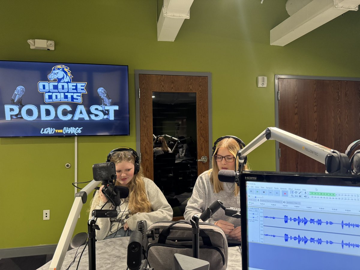 josh_morris65's tweet image. Day 2 with 8th graders @OcoeeMiddle1 w/ Mrs. Weir and Mrs Lewis did not disappoint! Such a great time podcasting! So many possibilities! #bcstech