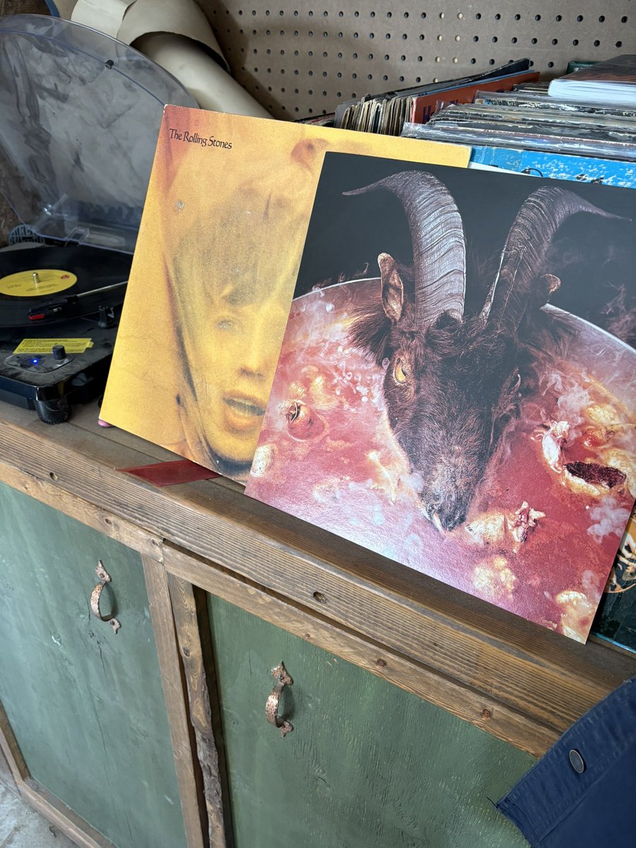 DXMOWER's tweet image. I bet this was a scary scene for parents to see in 73.