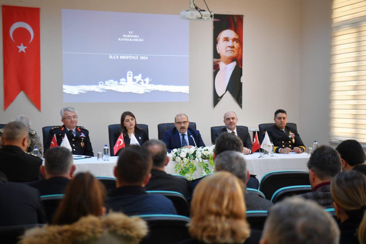 İlçemizde, Sayın Valimiz İsmail Ustaoğlu başkanlığında muhtarlar toplantısı gerçekleştirildi.