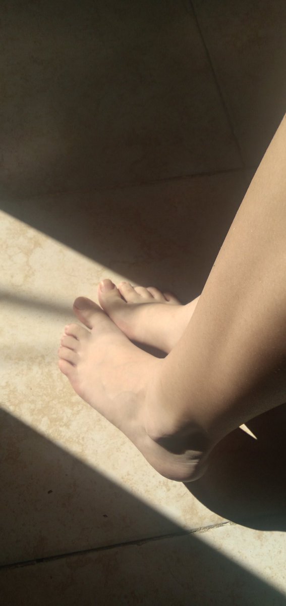 Desstiiee's tweet photo. ¿Algún sugar daddy/mommy o alguien que me consienta en todo y solo pida chat (compañia) y fotos con ropa interior/falda/short? 😞
Solo transferencia y en pesos argentinos
#fotopie #sugardaddy #sugarmommy #sugarbaby #fotomuslo #consentir #chatting #chat #solofoto #nopack https://t.co/J94UP1sNn8