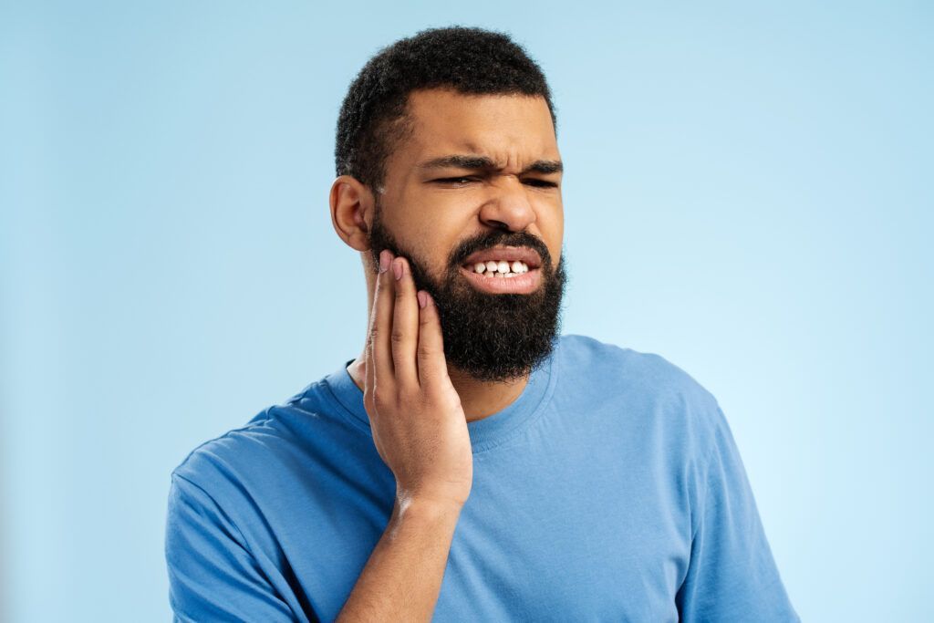 YongeEgDentist's tweet image. ❄️ Sensitive teeth in the cold or when sipping a hot drink? Teeth chattering or grinding might be to blame!

✨ Learn the causes, remedies, and prevention tips to protect your smile.

📖 Read more: buff.ly/3ZTk50i

#ToothSensitivity #HealthySmiles #Bruxism #TorontoDentist