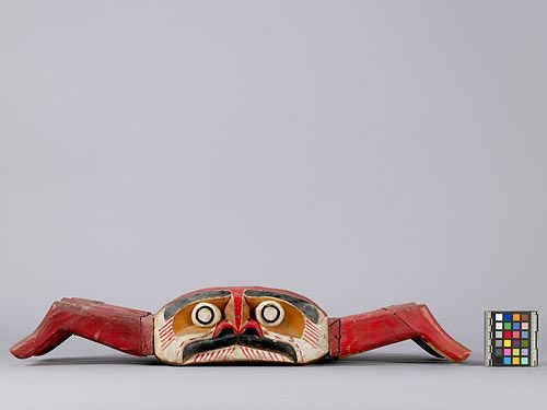 ArtHistAnimalia's tweet photo. For #Crustmas on #Woodensday:
gamisida długwe' (#Crab Puppet)
Kwakwaka'wakw, British Columbia, Canada, before 1952
Wood, paint, 11.4 cm x 22.9 cm x 67.9 cm
@MOA_UBC A6362
https://t.co/QqIRv8SAzZ
#FirstNationsArt #NativeAmericanArt #IndigenousArt
“These articulated characters are known as dług̱we’ treasures (as are the theatrical dances in which they appear). The Kwakwaka’wakw have a history of puppetry related to their ceremonial feasts. The winter potlatches are known for their spectacular performances, suffused with cultural teachings and supernatural content, such as the coming of Winalagalis, the supernatural warrior. Dances and songs associated with Winalagalis include the tuxw’id, which is performed by women, who have the power and rights to make the dług̱we’ treasures (puppets) come to life. For instance, a tuxw’id dancer could summon a crustacean to life, on invisible cords, in the flickering firelight.”