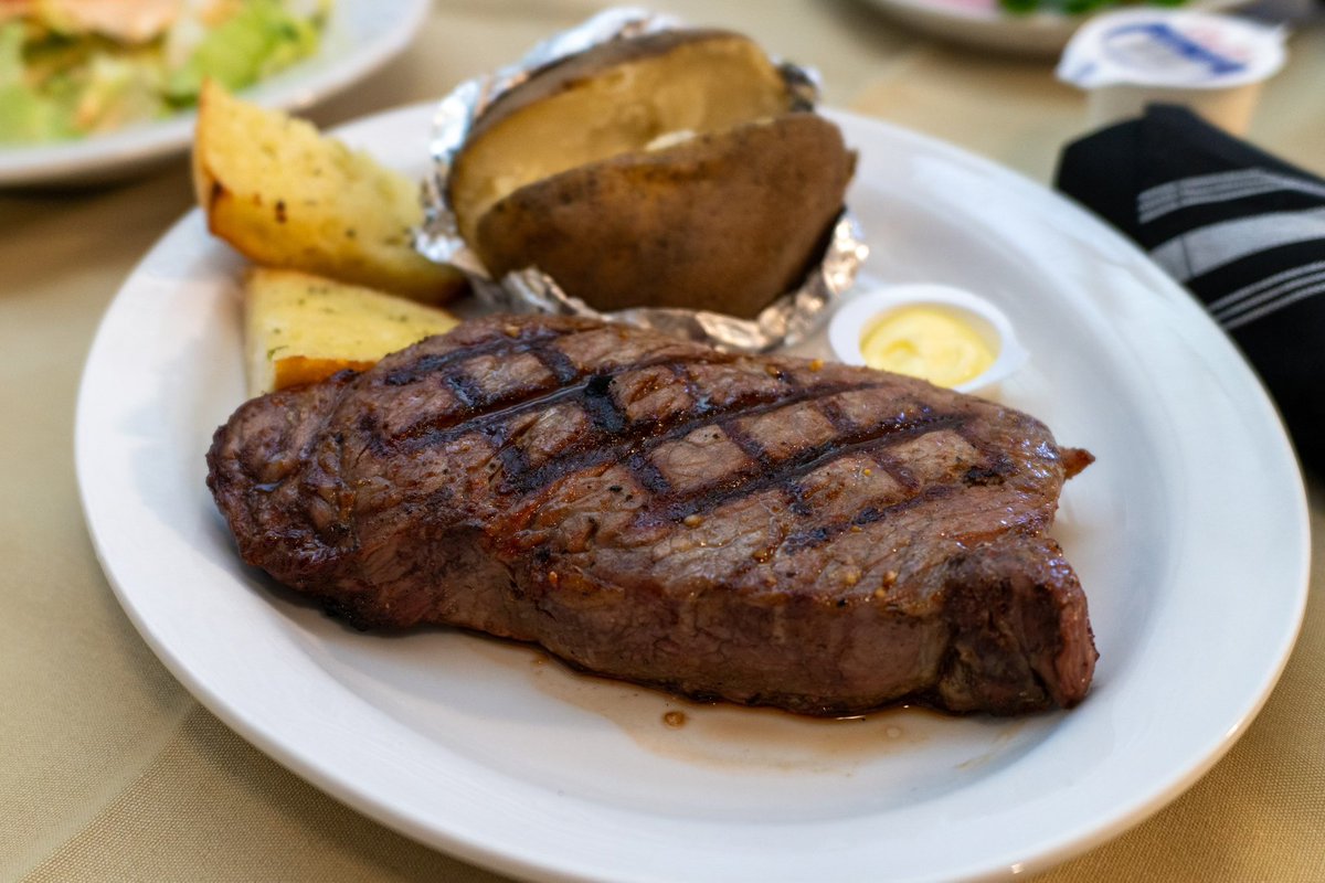 bistro_on's tweet photo. Steak Pit reservation board lookin good for tonight, but theres still some room for those last minute decision makers! #WalkIns #SteakPit #GetInHere https://t.co/NVKvaeBcrm