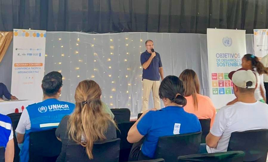UEenCostaRica's tweet photo. 🇺🇳🇪🇺Junto con @ONUCostaRica, desde la comunidad de Popoyoapa, Upala, en el día de la población migrante, nuestro jefe de cooperación @matteobanti, destacó el aporte positivo de los flujos migratorios en Costa Rica y la promoción de su integración, acceso a empleo y salud.✊ https://t.co/I8x2tfHtVW