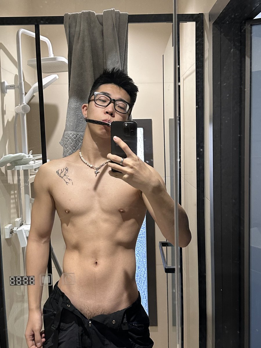 小狗飞碟🛸 (@alonya19) on Twitter photo 