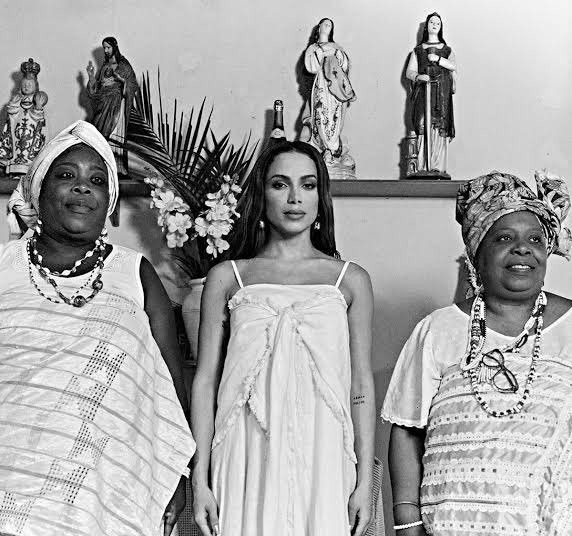 amo o fato das maiores do brasil serem do candomblé e usarem suas vozes pra defender essa religião tão linda e rica, enquanto suas “rivais” dão sempre um show de preconceito.