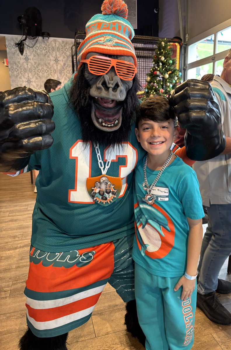 Yooooo <a href="/gorillaluke/">Gorilla Luke aka Big Sexy</a>…..my son loved the Dolphins bling you gave him in Houston. Too bad we didn’t get that W. Thanks again!