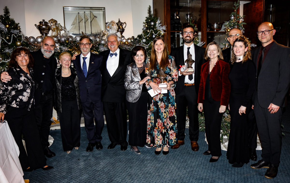 Roberta Peruzzo (@roberta_peruzzo) on Twitter photo Honored to receive the Leonardo Da Vinci Award in Life Sciences from the Leonardo da Vinci Society! Grateful to <a href="/issnaf/">ISSNAF</a> <a href="/ISSNAF_BayArea/">ISSNAF Bay Area Chapter</a> and the <a href="/VinciSociety/">Leonardo da Vinci Society</a> for this prestigious recognition of my work. Thank you for supporting researchers and innovation. #award #lifesciences Honored to receive the Leonardo Da Vinci Award in Life Sciences from the Leonardo da Vinci Society! Grateful to <a href="/issnaf/">ISSNAF</a> <a href="/ISSNAF_BayArea/">ISSNAF Bay Area Chapter</a> and the <a href="/VinciSociety/">Leonardo da Vinci Society</a> for this prestigious recognition of my work. Thank you for supporting researchers and innovation. #award #lifesciences