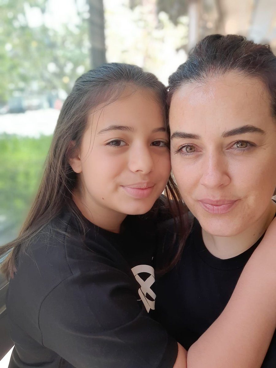 Kalbimin ağrısı hiç geçmedi 6 Şubattan beridir. 
Geçmeyecekte biliyorum. Geçmez.. Kavuşana kadar annem. Çok az kaldı!
Özlemden çıldırmamak için öyle çok çabalıyorum ki, öyle çok özledim ki anlatamam.. 
#selinkarakaya 🤍🤍🤍
Selin'imi benden alanlar, cezanızı vermeye az kaldı.