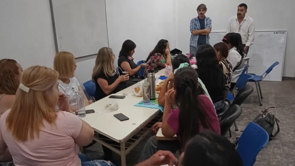 Finalización de los #cursos de oficios

📌 Se trata de las propuestas certificadas por el Centro de Formación Profesional Manuel González y la Escuela de Oficios Saul Ubaldini, de la #UNDAV.

🔗 + Info: tinyurl.com/yeke7tk6

#UniversidadPública
#Oficios