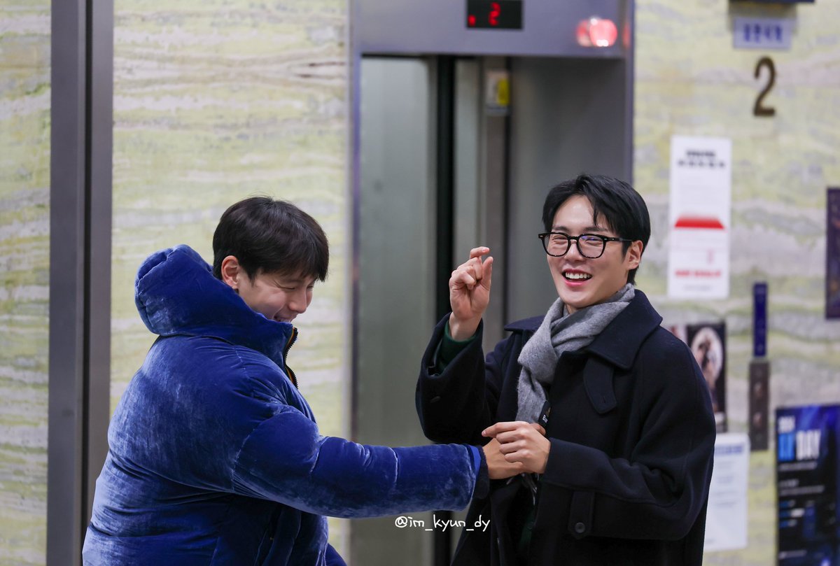 #몬키라 #셔누 #민혁 #손현우 #이민혁
#SHOWNU #MINHYUK #MONSTA_X #MONSTAX
@OfficialMonstaX