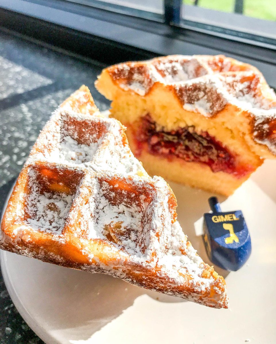 Hanukkah starts next week and @jayslocal is making sure you have dessert at this years celebrations 🕎🎉  (&amp; whether you eat these one of the eight days or all of them....that's none of our business) 

Order Sufganiyot Waffle Muffins-made from donut batter filled with strawberry