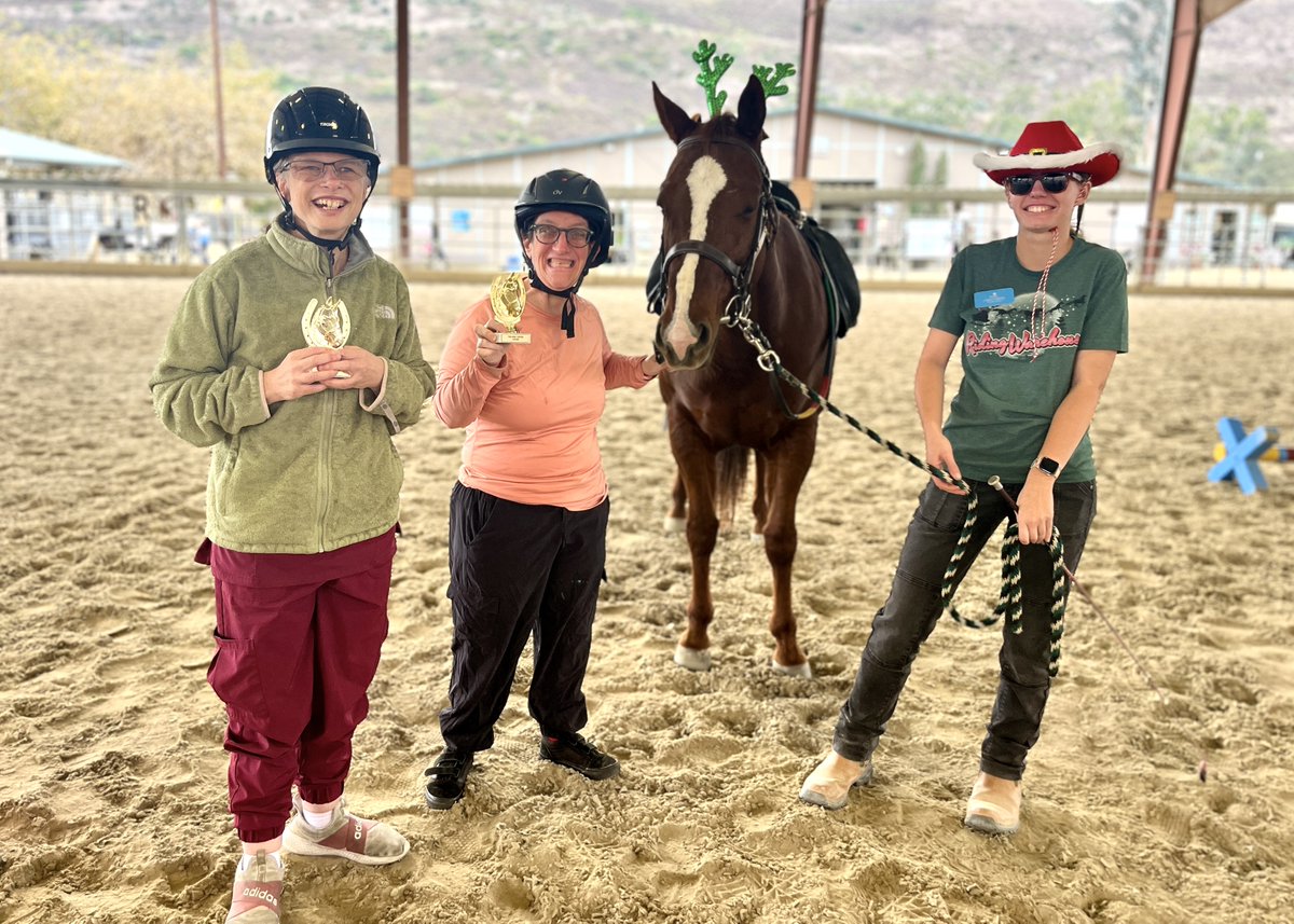 We loved celebrating our clients and their achievements over the Winter session! ❄️ During Client Recognition Week our clients receive a personalized award from their therapist or instructor- it's so much fun to recognize their achievements and growth🏆🤗