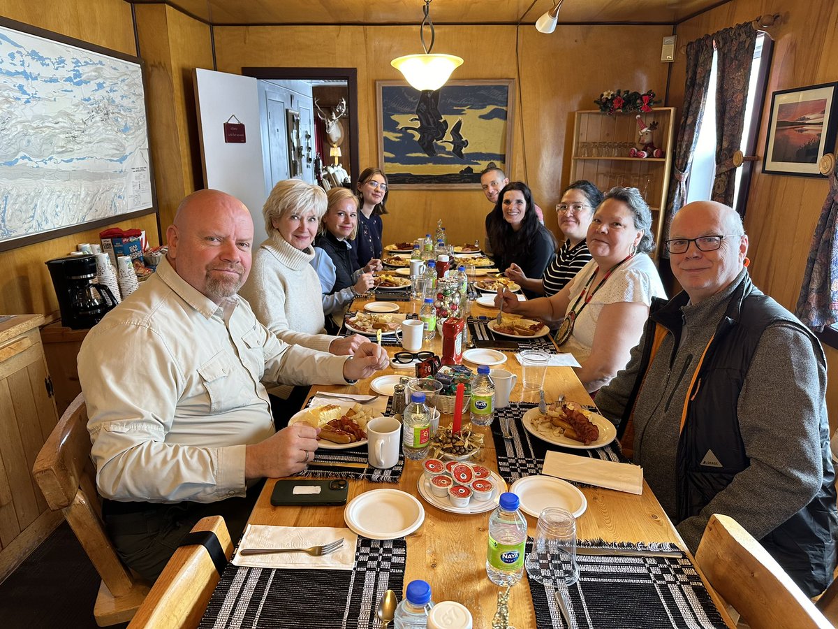 MarioAsselin's tweet photo. Beau brunch au Guest-house de #Schefferville, à notre retour vers Québec. Bel accueil du Conseil de bande des #Innus Matimekosh!
CC @IanLafreniere, @VSchmaltzCAQ https://t.co/oN7AHqPNl1