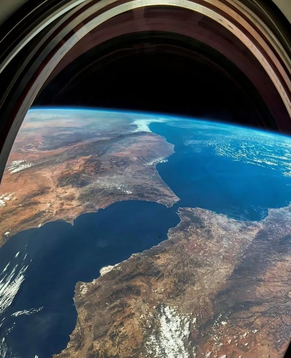 galacticfeed's tweet photo. The ultimate window view: the Strait of Gibraltar, where Africa lies on the left and Europe on the right. https://t.co/0JC2AyoPzv