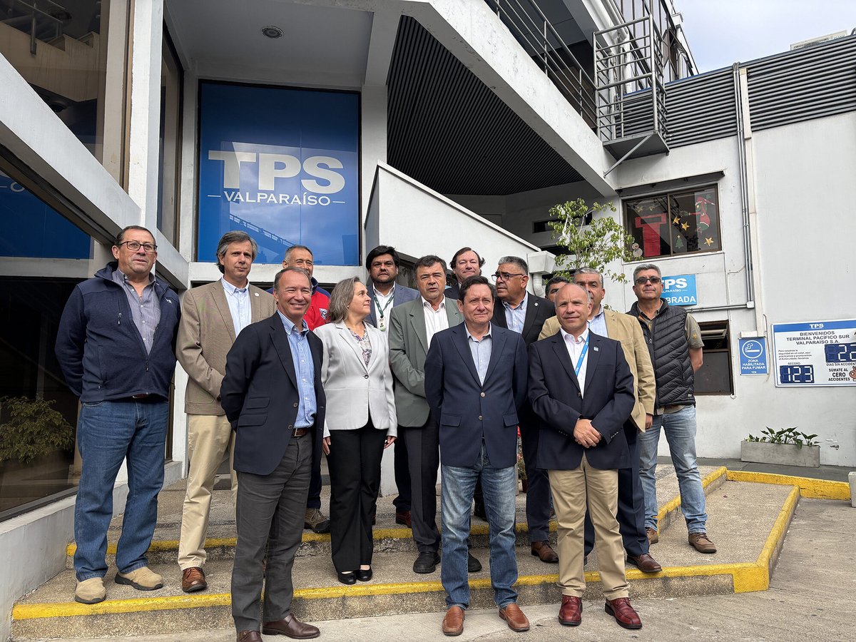 El ministro de Agricultura, Esteban Valenzuela, visitó nuestro Terminal en la semana más activa de la temporada de envíos al exterior de cerezas chilenas. 
Lee la noticia: tps.cl/ministro-de-ag…  
@minagricl
<a href="/sagchile/">SAG</a>
@Frutasdechile
<a href="/AduanaCL/">Aduanas de Chile</a>
<a href="/Ultraport_Chile/">Ultraport</a>
<a href="/cotraporchi/">Cotraporchi</a>