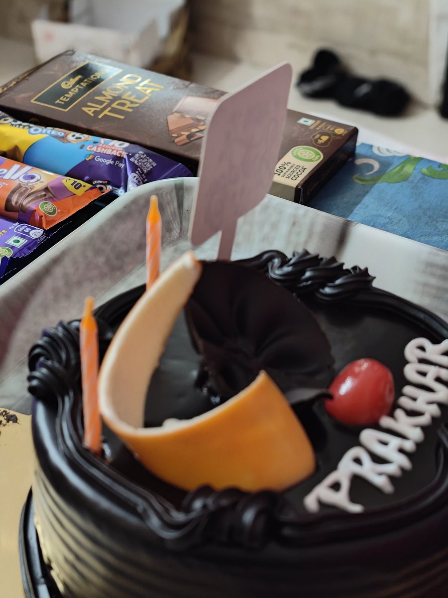 purva8228's tweet photo. Choclate truffle 🎂 
Happy Birthday 🎁🎂 

#HappyBirthday #水曜日のダウンタウン #全領域異常解決室 #AUSvIND #Crypto #HAPPYHOLIDAYS #19thdecember #2025 #NewYear #Christmas https://t.co/4uIYHWnE8z