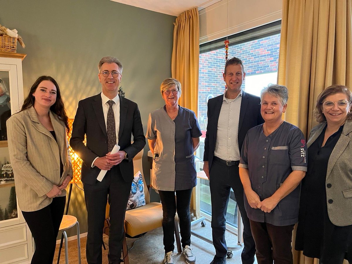 HarryvdMaas's tweet photo. Mooi bezoek aan #SVRZ (ouderen)zorg in #Heinkenszand . In de woongroepen krijgen mensen passende en liefdevolle #zorg. Dank voor de gesprekken met management, medewerkers en bewoners. Vanavond is het kerstdiner, er staan heerlijke gerechten op het menu! @provzeeland https://t.co/LgllsbjwkK
