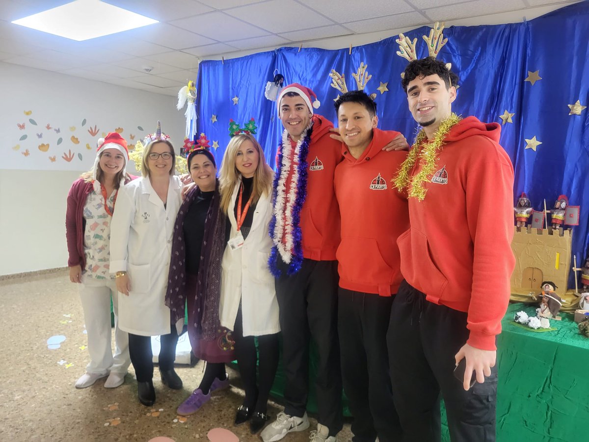 🎄🤝¡Hoy el <a href="/CBPuerto/">C.B. Puerto Sagunto</a> nos ha regalado una mañana inolvidable en el #HospitaldeSagunto! 🏀✨ Su visita ha llenado de calidez y alegría a nuestros pacientes, especialmente a los más pequeños, en estas fechas tan especiales ¡Gracias por tanta ilusión! 💫 ❤️#FamiliaPorteña #Sagunto