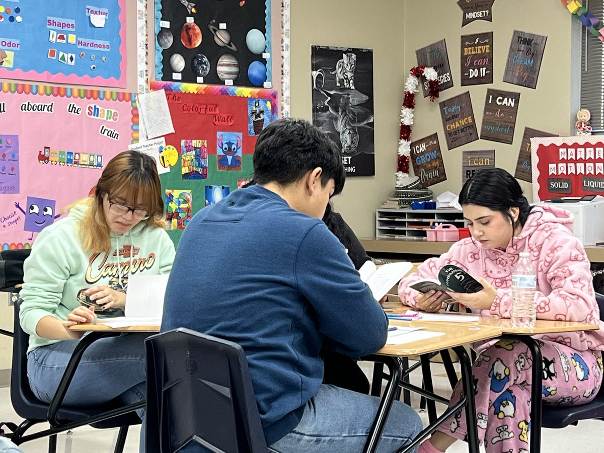 TISD_EduProgram's tweet photo. To be a principal is to be an instructional leader. Yesterday Mr. Olvera delivered a lesson on the Fundamental 5 to our student teachers. It was highly effective and students had many valid questions. Thank you @AOlvera_TISD for you leadership &amp; guidance!#TISDProud @edecena_TISD https://t.co/Nqy71F1bio