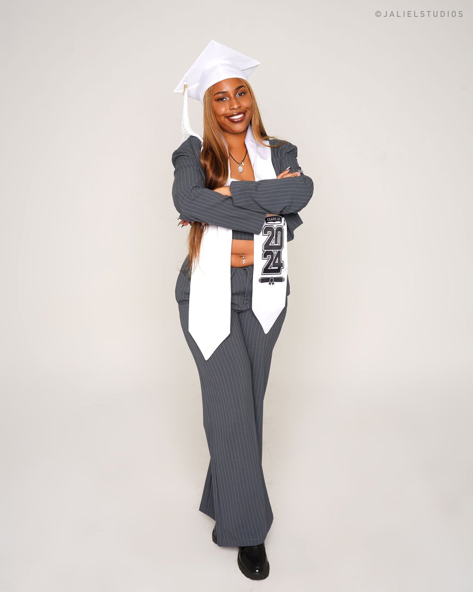 jahniya_jahniya's tweet image. #2024graduate #JournalismIsNotACrime