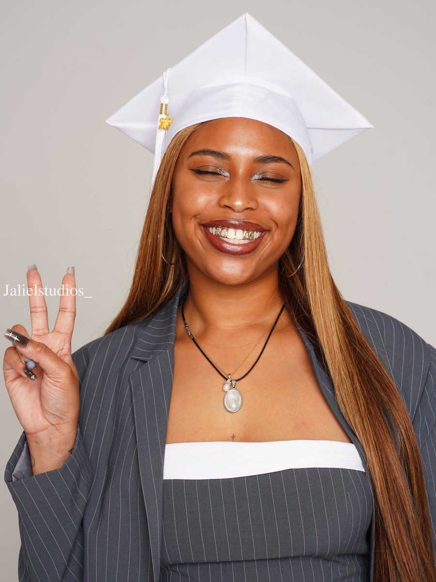 jahniya_jahniya's tweet image. #2024graduate #JournalismIsNotACrime