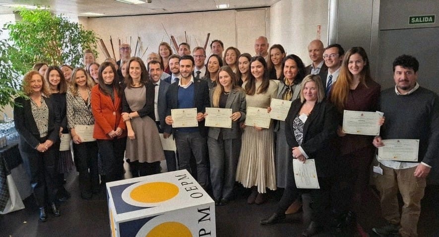 🏆 ¡Gran noticia para nuestro equipo de Patentes y Marcas! Nuestra compañera Cristina Eiroa, ha obtenido el título de Agente de la Propiedad Industrial, consolidando aún más su experiencia y profesionalidad en el sector.