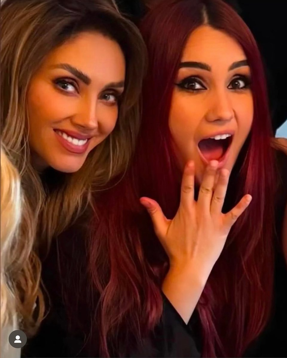 despiertamerica's tweet photo. ¡Una amistad para toda la vida! 💕 @anahi celebró con grandes invitadas el cumpleaños de su amiga, @DulceMaria 🥰🥳🤗
No te pierdas @despiertamerica de lunes a viernes a las 7a/6c 📺✨ #TVContent #Rebelde #FansAnahi #ZoraidaGomez #RBD #FansRBD #FernandaMalo 📸: dulcemaria https://t.co/qp75cG2Bt3