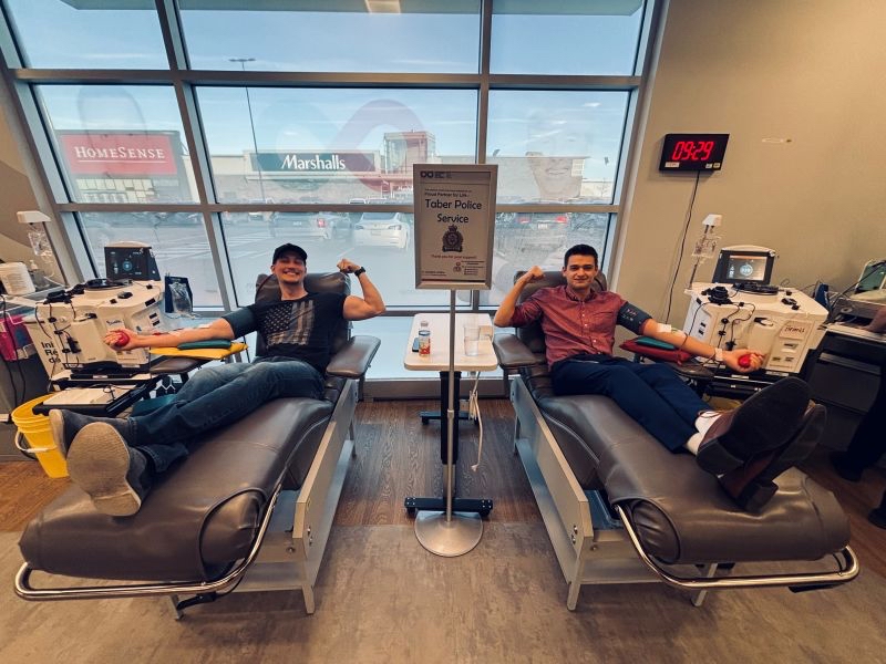 A big shoutout and welcome to Lethbridge’s newest Partner for Life Team: the Taber Police Service! They heard that Canadian Blood Services needs 450 new donors every day this winter and jumped into action bringing their team in to donate plasma.