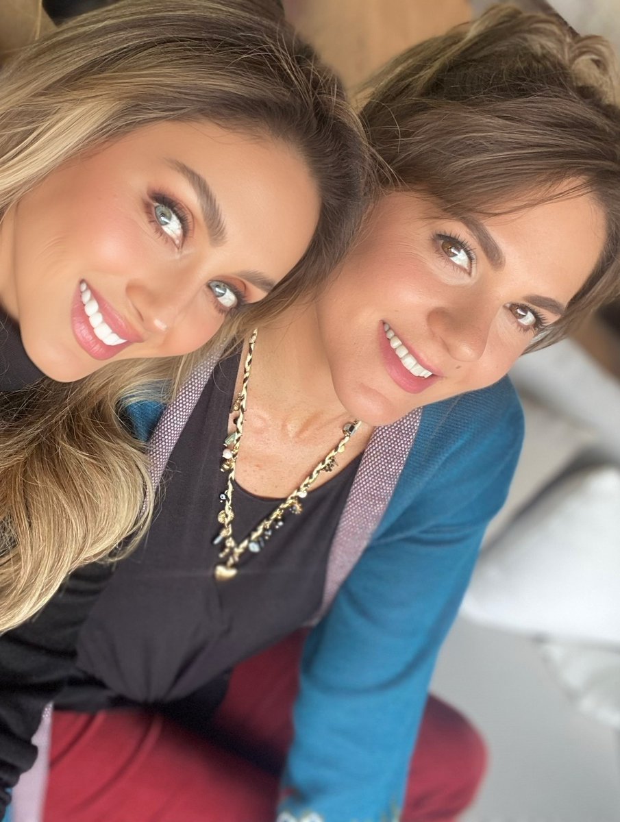 despiertamerica's tweet photo. ¡Una amistad para toda la vida! 💕 @anahi celebró con grandes invitadas el cumpleaños de su amiga, @DulceMaria 🥰🥳🤗
No te pierdas @despiertamerica de lunes a viernes a las 7a/6c 📺✨ #TVContent #Rebelde #FansAnahi #ZoraidaGomez #RBD #FansRBD #FernandaMalo 📸: dulcemaria https://t.co/qp75cG2Bt3