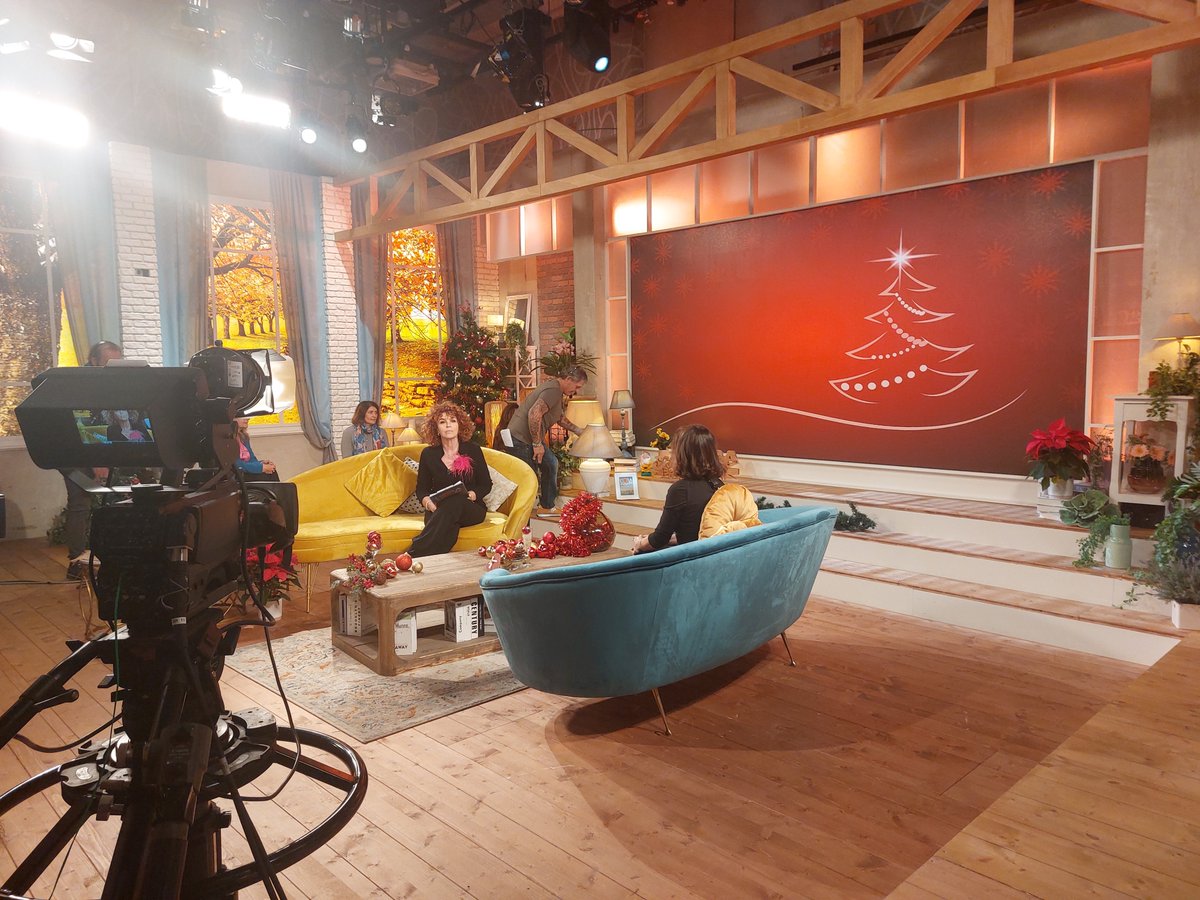 C'è aria di #Natale anche nello studio de L'Ora Solare! Oggi #19dicembre alle 12.20, un viaggio alla scoperta dei film natalizi che hanno fatto sorridere grandi e bambini. #tv2000 

#Canale28 I 157 Sky I Tv2000.it
<a href="/OrnellaSgroi/">Ornella Sgroi</a>