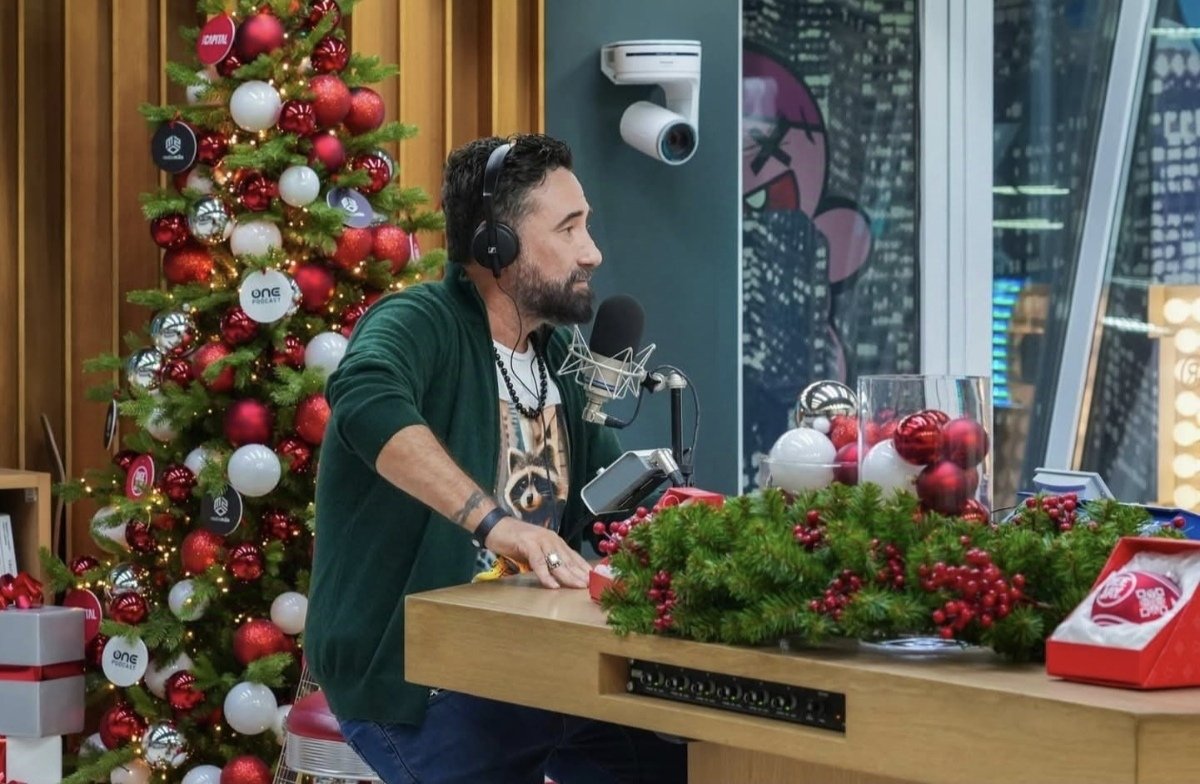 Tiromancino's tweet photo. Bellissima giornata oggi a Milano. Ho salutato gli amici delle radio, con cui ho chiacchierato e suonato un po'. Sono passato dal grandissimo #Linusdj a @radiodeejay (@NicoSavi era in vacanza) dove ho anche spoilerato una nuova canzone che trovate nelle mie storie Instagram. Poi https://t.co/QA18sA2Kju