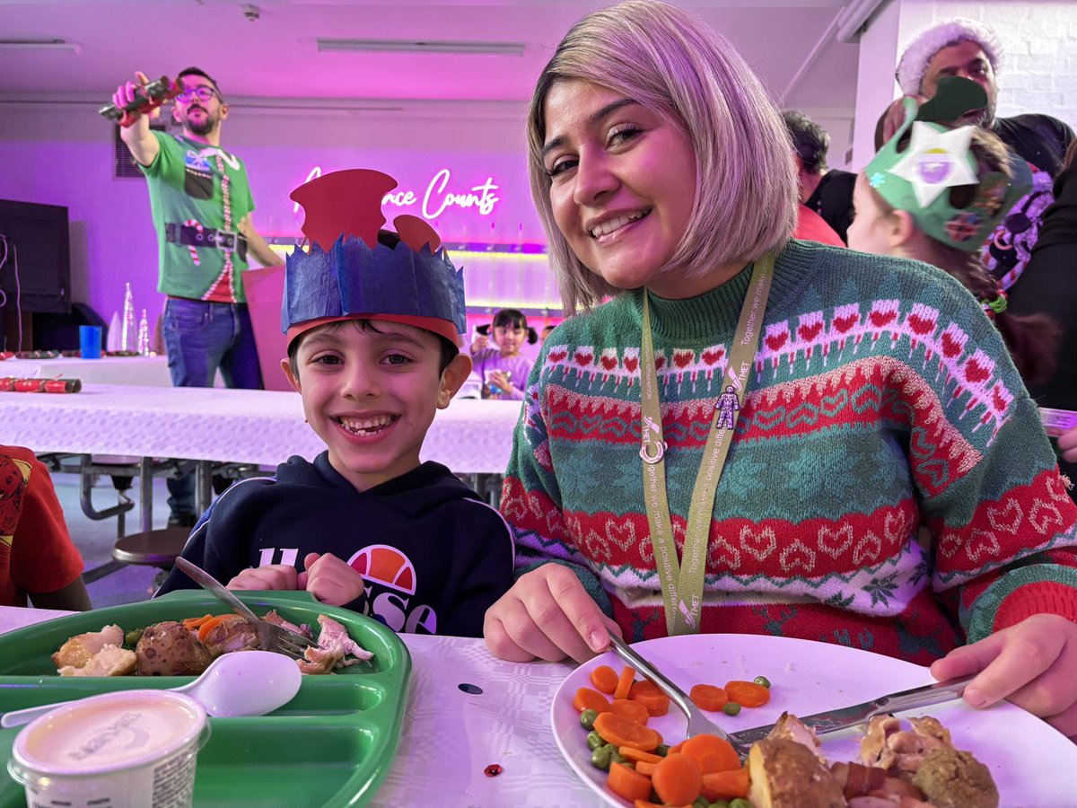Fosse_TMET's tweet photo. 🎄⭐️ Fosse Mead staff enjoyed their Christmas dinner with the children 🎄⭐️ https://t.co/oSy3s8YIzk