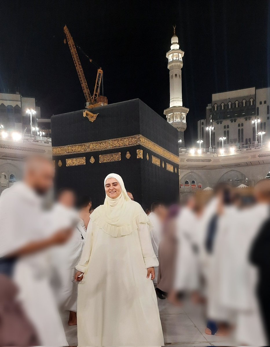 kholud_adly's tweet photo. طلع عندهم حق ان الشوق بعد ما ترجع اصعب بكتير من شوقك قبل ما تروح 🥺🤍🕋 اللهم عودة 🤲🏼❤️
#NewProfilePic https://t.co/fNXFSuesHF