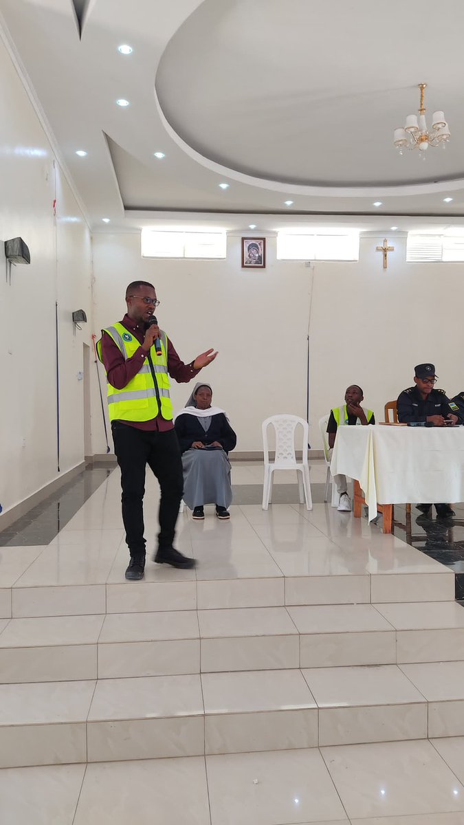 YouthMusanze's tweet photo. @RwandaYouthVol1
Muri @MusanzeDistrict mu Mirenge yose hakomeje ubukangurambaga bwo kongera Abanyamuryango ba Youth Volunteers Ndetse no kubandika muri Data Base y'ikoranabuhanga. Ni gikorwa Dukomeje Gufatanya na @Rwandapolice
Ndetse n'inzego zose z'urubyiruko. https://t.co/PkGQ8p2Efy
