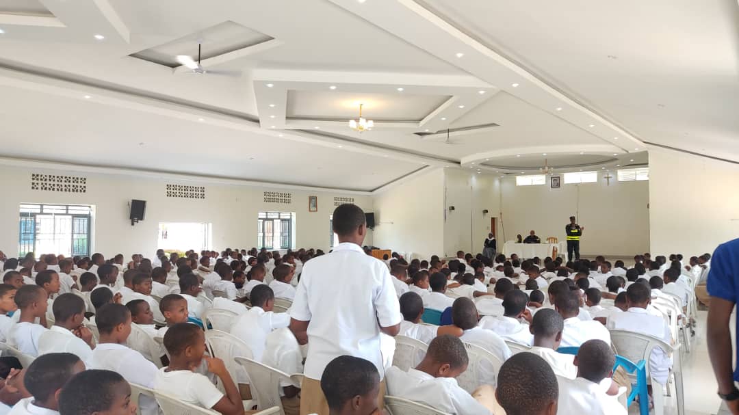 YouthMusanze's tweet photo. @RwandaYouthVol1
Muri @MusanzeDistrict mu Mirenge yose hakomeje ubukangurambaga bwo kongera Abanyamuryango ba Youth Volunteers Ndetse no kubandika muri Data Base y'ikoranabuhanga. Ni gikorwa Dukomeje Gufatanya na @Rwandapolice
Ndetse n'inzego zose z'urubyiruko. https://t.co/PkGQ8p2Efy