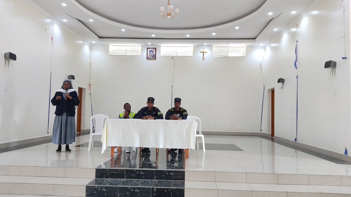 YouthMusanze's tweet photo. @RwandaYouthVol1
Muri @MusanzeDistrict mu Mirenge yose hakomeje ubukangurambaga bwo kongera Abanyamuryango ba Youth Volunteers Ndetse no kubandika muri Data Base y'ikoranabuhanga. Ni gikorwa Dukomeje Gufatanya na @Rwandapolice
Ndetse n'inzego zose z'urubyiruko. https://t.co/PkGQ8p2Efy