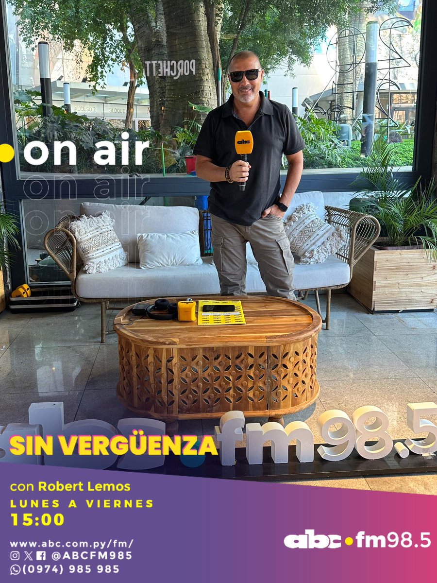 Romance985's tweet photo. 🎙 SIN VERGÜENZA DESDE EL @shoppingmariscal 🔥

😎 @robertlemos1 te acompaña HOY desde el stand de @abcfm985 en el @shoppingmariscal 🤩

🎁 Del 18 al 20 de diciembre vení a celebrar las «Noches Mariscal» ✨con los mejores beneficios, además proponen entretenimiento, experiencias y grandes sorpresas 🎉

 👋 ¿Qué esperas para pasar a saludarnos? Te esperamos en el stand hasta las 17:00 🫶

98.5FM🎧 Solo Éxitos.
📲https://t.co/1xieAzYSd5
