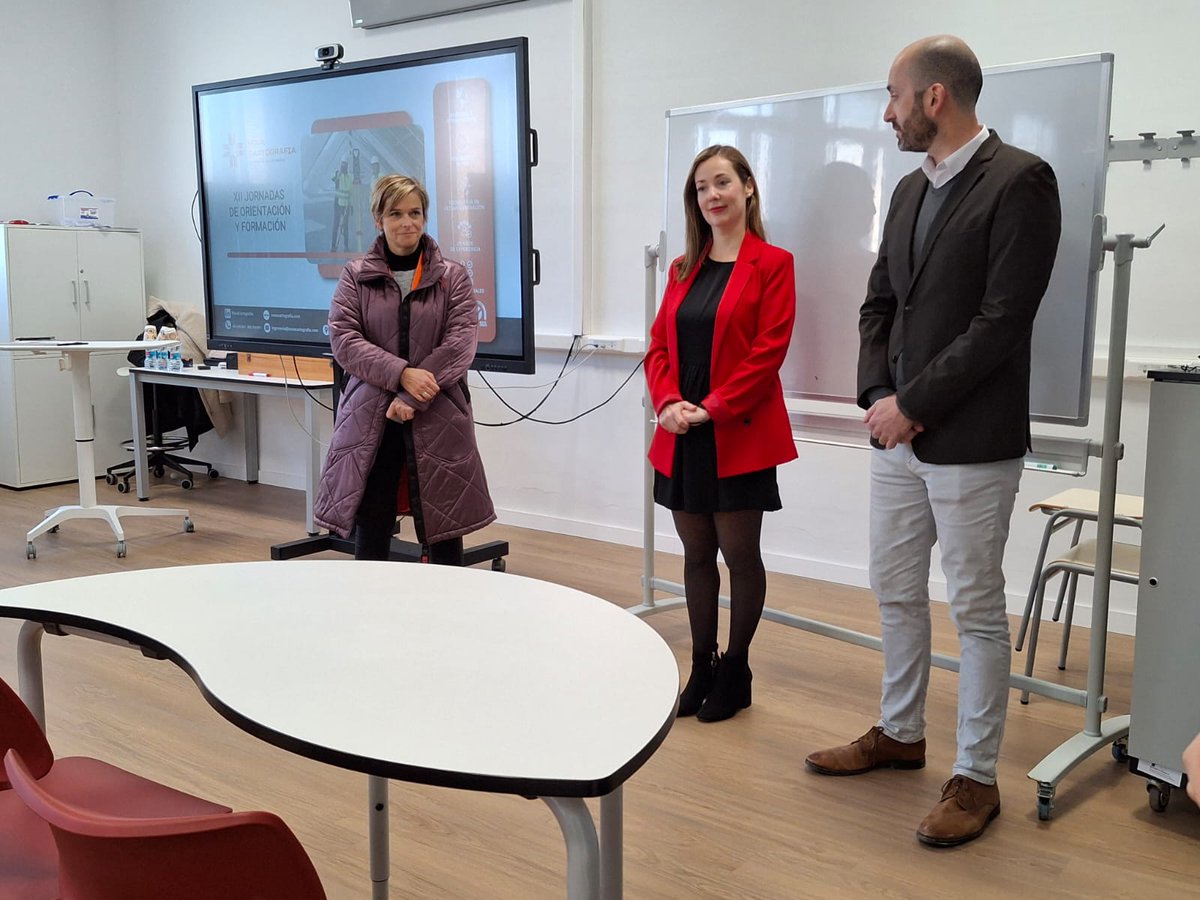 FPValencia's tweet photo. 💬 Jornadas de Formación y Orientación Laboral

🔹 Charla de Nova Cartografía 

#Formación #FP #Charlas #Educación #OrientaciónLaboral #FuturoProfesional #València #novacartografía https://t.co/10zDqaLVfq