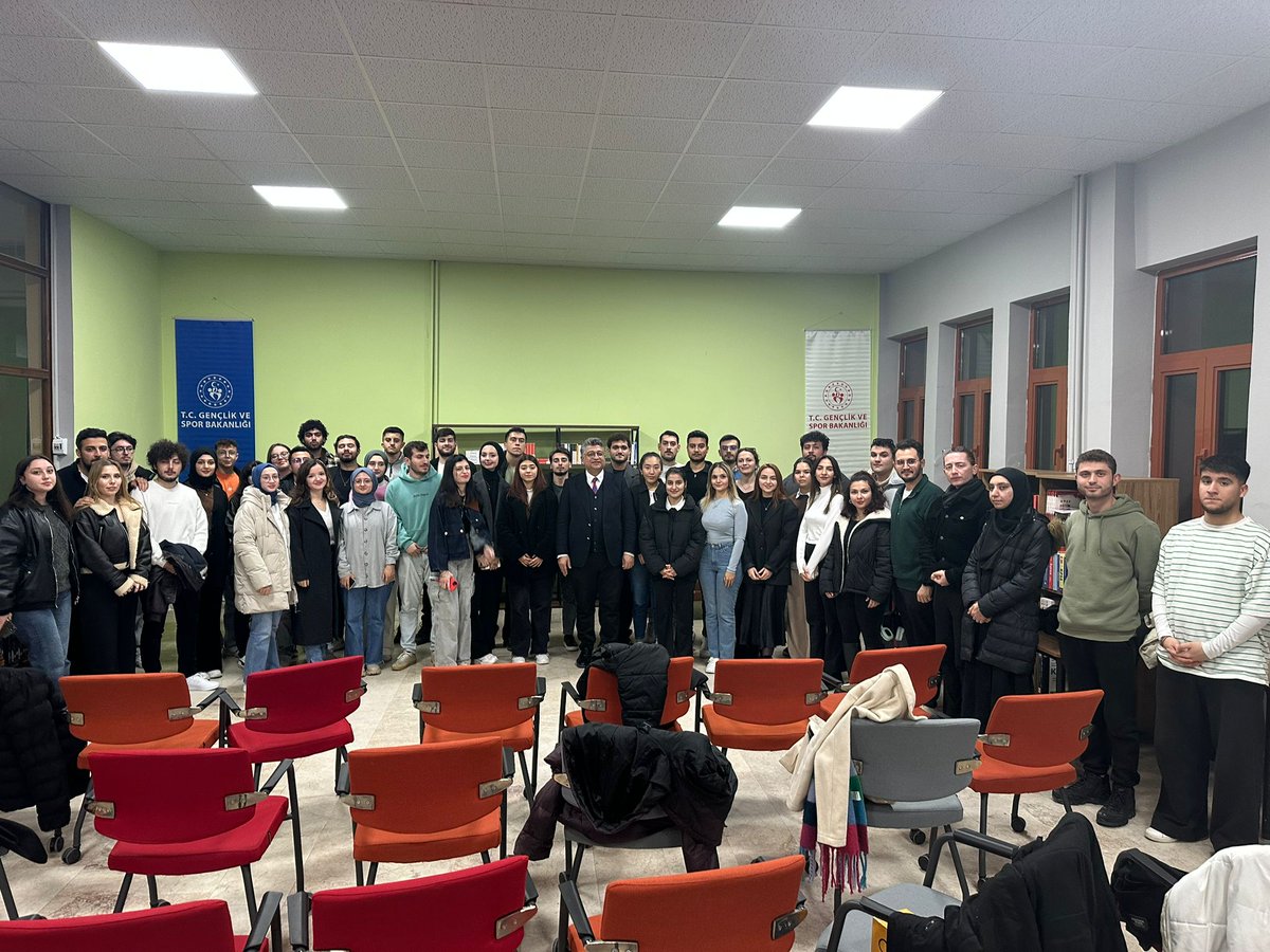 TOPLULUK BAŞKANLARI TOPLANTISI
Üniversitemiz Öğrenci Topluluk Başkanları ile İletişim Toplantımızı gerçekleştirdik.
Rektörümüz <a href="/suleymankzltprk/">Süleyman Kızıltoprak</a> hocamızın da katılım sağladığı toplantıda dönem boyunca yapılan çalışmaları ve gelecek dönem planlamalarını değerlendirdik.