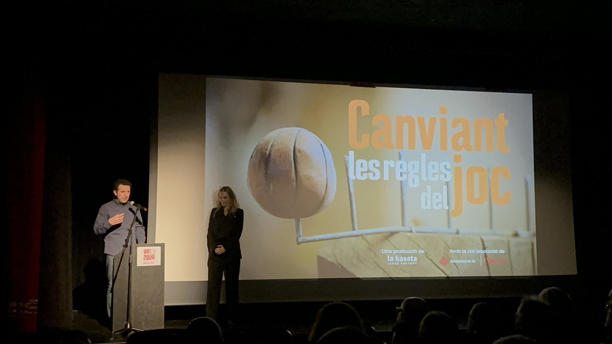 🎬 Avui estrenem el documental "Canviant les regles del joc"! 🏀 La història del bàsquet femení a Vic. Un relat de lluita, amor i empoderament. Un viatge des dels patis de les escoles fins a l'èxit actual, protagonitzat per dones valentes i compromeses. #CanviantLesReglesDelJoc