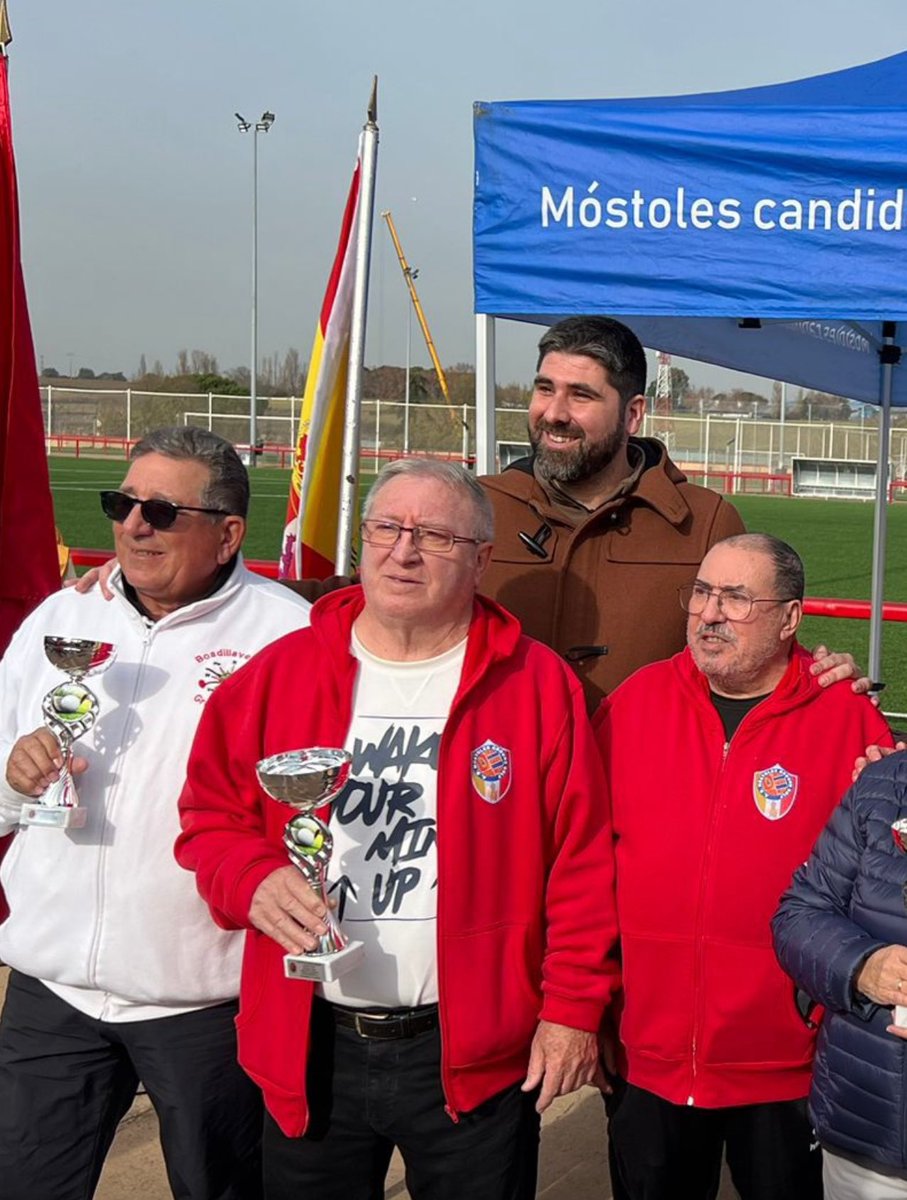 Alexmartinjim's tweet photo. Año a año el Trofeo de Navidad de Asoc. Deportiva Móstoles Ground Golf se ha convertido en un clásico ineludible ⛳️
Gracias a Luis y a todos los jugadores y jugadores del club por este tan divertido y en familia que nos habéis permitido pasar. #groundgolf @PSMostoles https://t.co/rhVaB0oECj