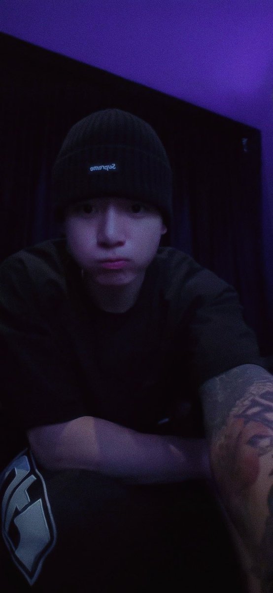 kooadmirerr's tweet photo. jungkook wallpaper https://t.co/mrvWsrCgY9
