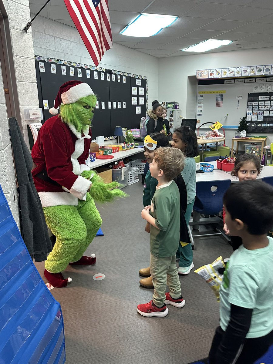 Stadium Drive Elementary (@stadiumdrivelo) on Twitter photo With the elf in captivity, The Grinch stopped by to spread good cheer 💚❤️<a href="/StadiumDriveLO/">Stadium Drive Elementary</a> <a href="/LkOrionSchools/">Lake Orion Community Schools</a> With the elf in captivity, The Grinch stopped by to spread good cheer 💚❤️<a href="/StadiumDriveLO/">Stadium Drive Elementary</a> <a href="/LkOrionSchools/">Lake Orion Community Schools</a>