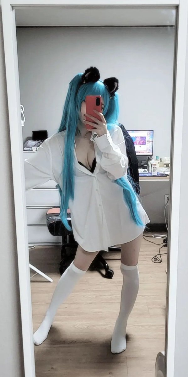 saha_cos2's tweet photo. Miku🐈‍⬛

#mimukauwanicetry https://t.co/FJ2LyYUr5i